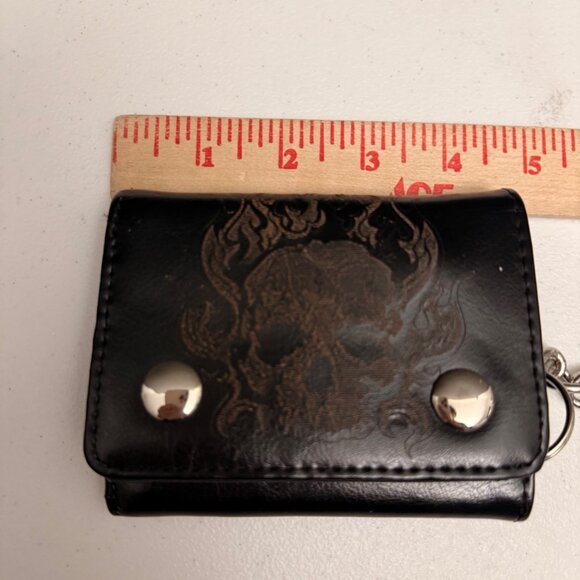 Biker Trifold Black Leather Wallet With Chain & Skull Design - Picture 8 of 9